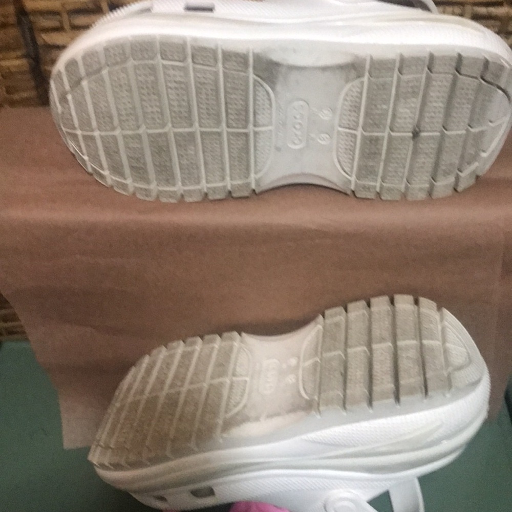 EUC WHITE BARBIE ICONIC CROCS COMFORT 10 - Picture 5 of 6